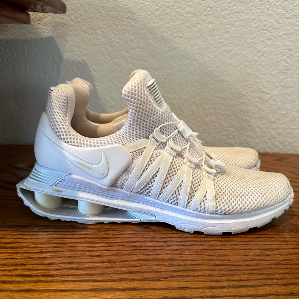 White Nike woman’s 9